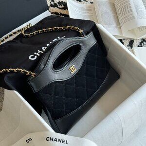 Classic CHANEL Bag: A Stylish and Versatile Choice for Elegance